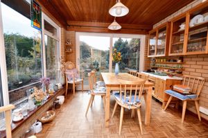 Sun room- click for photo gallery